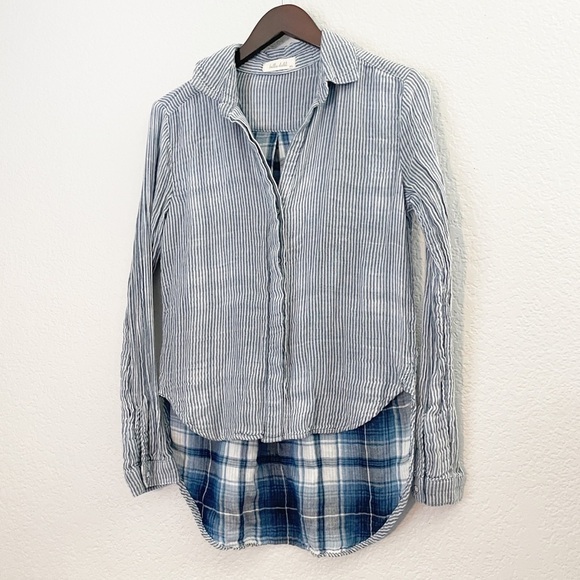 BELLA DAHL High Low Button Down Shirt in Sky Valley Wash - Picture 2 of 6